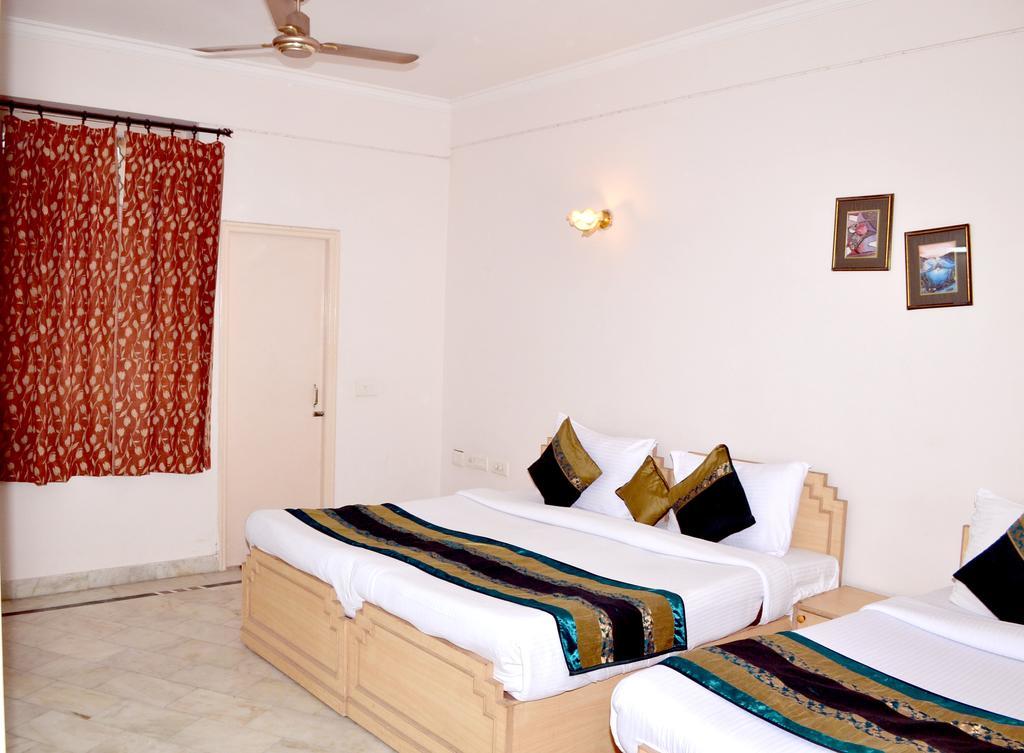 Hotel Sheela, 100M From Taj Mahal Agra  Ngoại thất bức ảnh