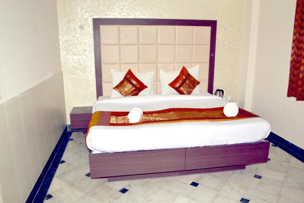 Hotel Sheela, 100M From Taj Mahal Agra  Ngoại thất bức ảnh