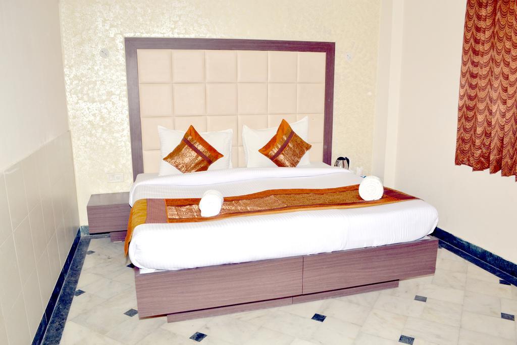 Hotel Sheela, 100M From Taj Mahal Agra  Ngoại thất bức ảnh