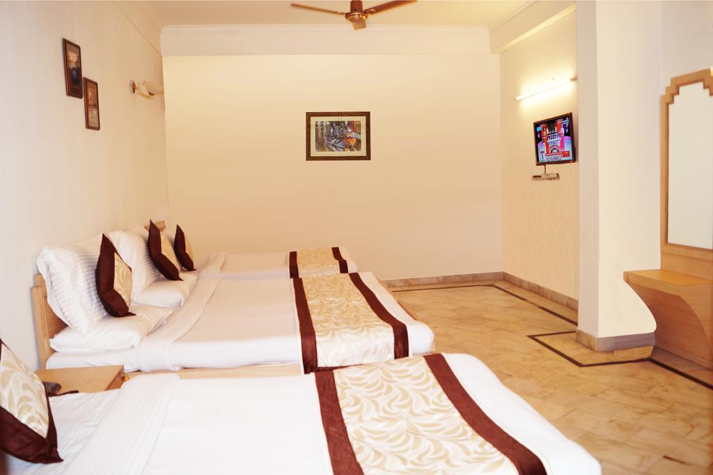 Hotel Sheela, 100M From Taj Mahal Agra  Ngoại thất bức ảnh
