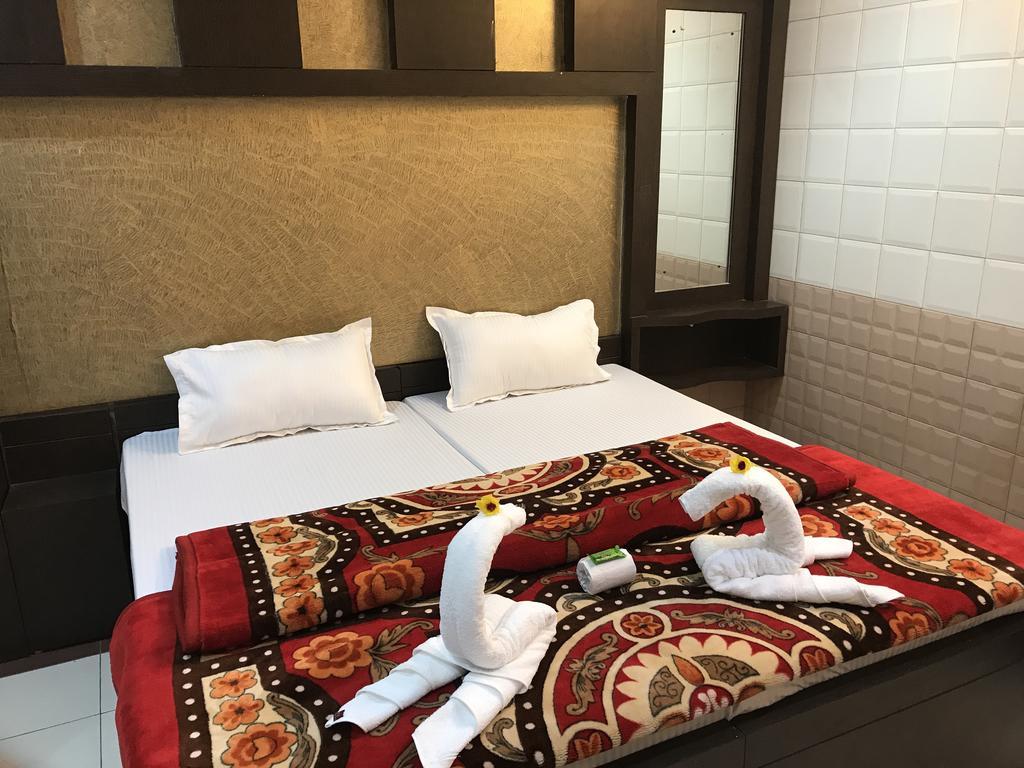 Hotel Sheela, 100M From Taj Mahal Agra  Ngoại thất bức ảnh