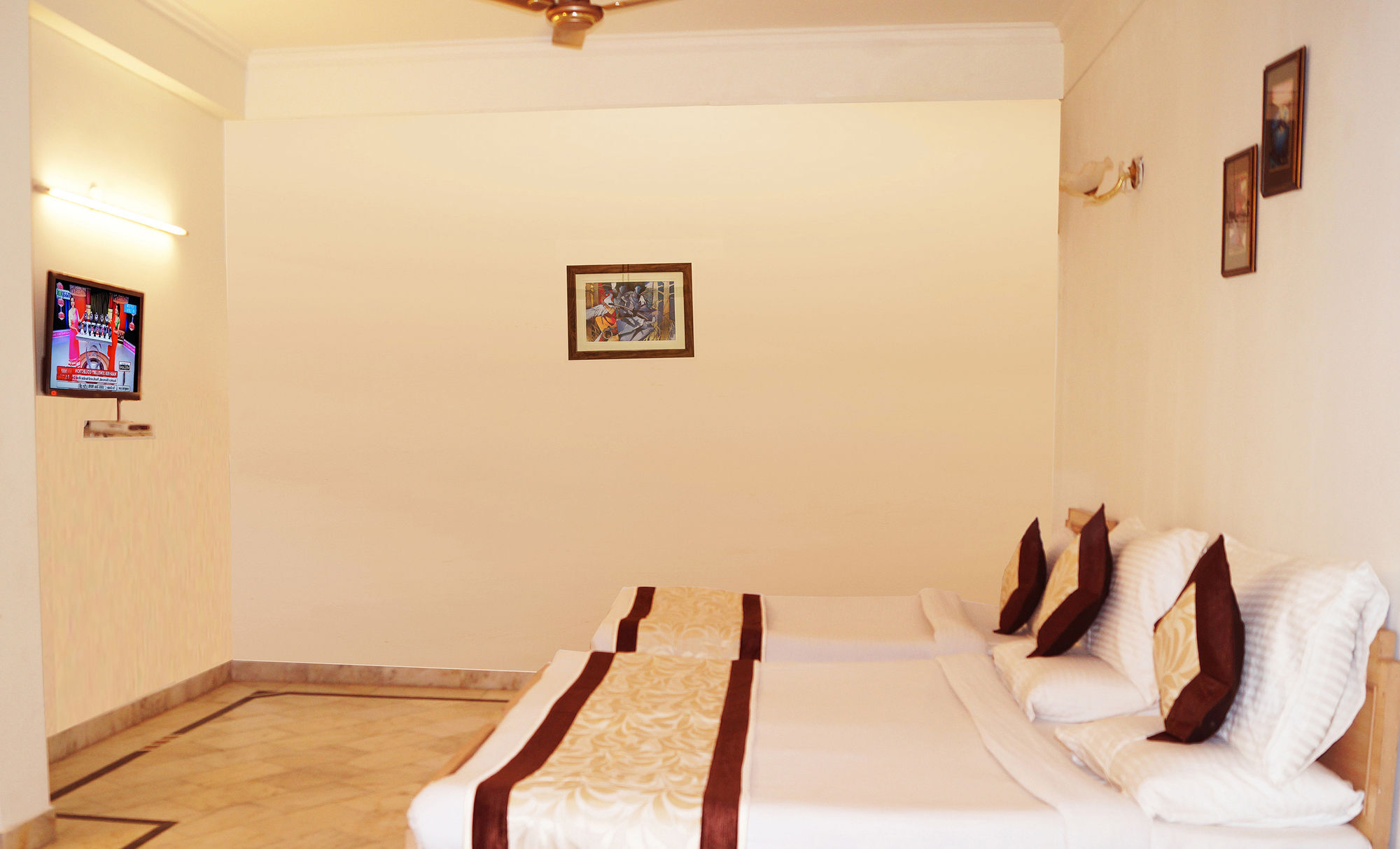 Hotel Sheela, 100M From Taj Mahal Agra  Ngoại thất bức ảnh