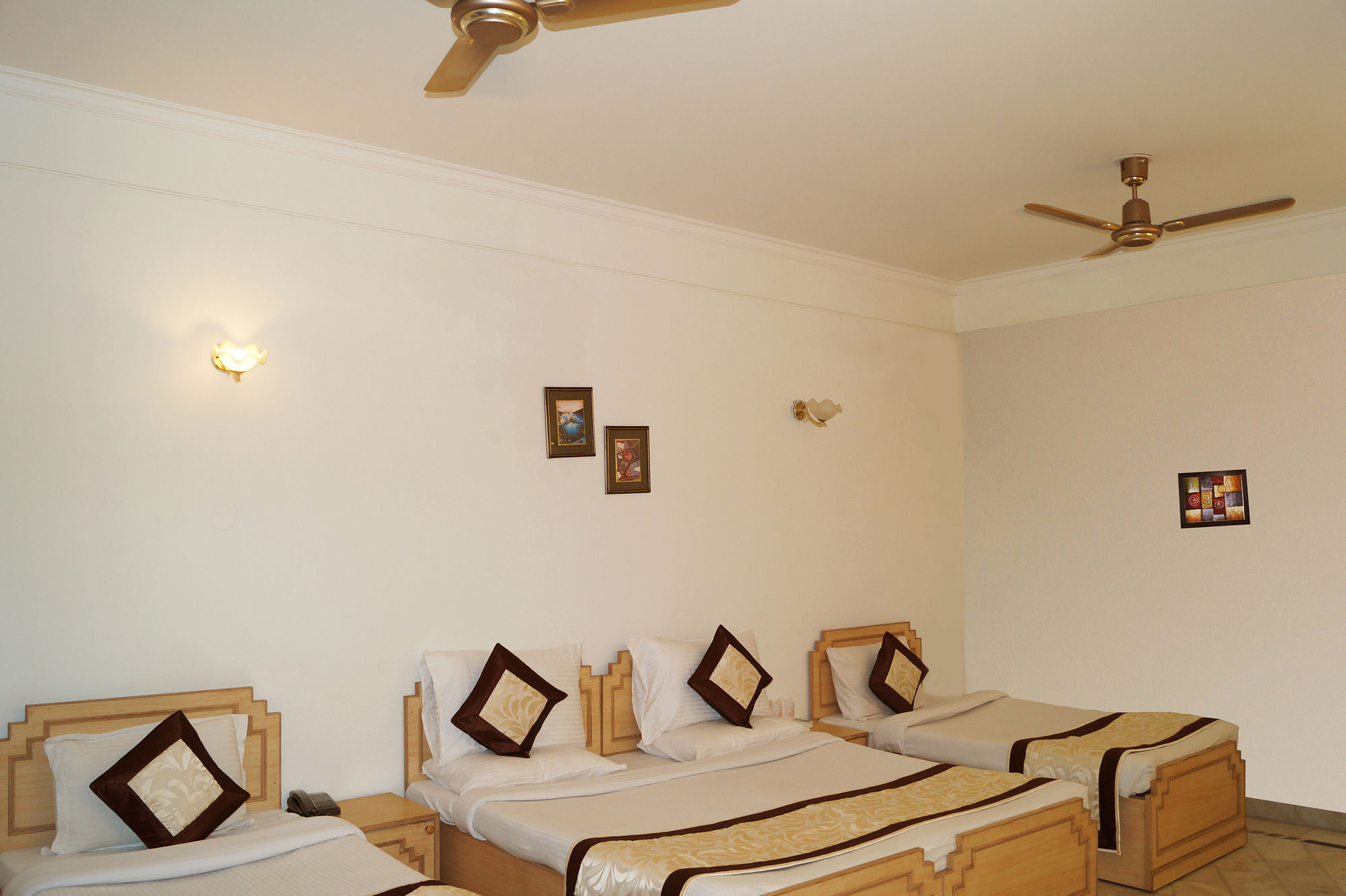 Hotel Sheela, 100M From Taj Mahal Agra  Ngoại thất bức ảnh